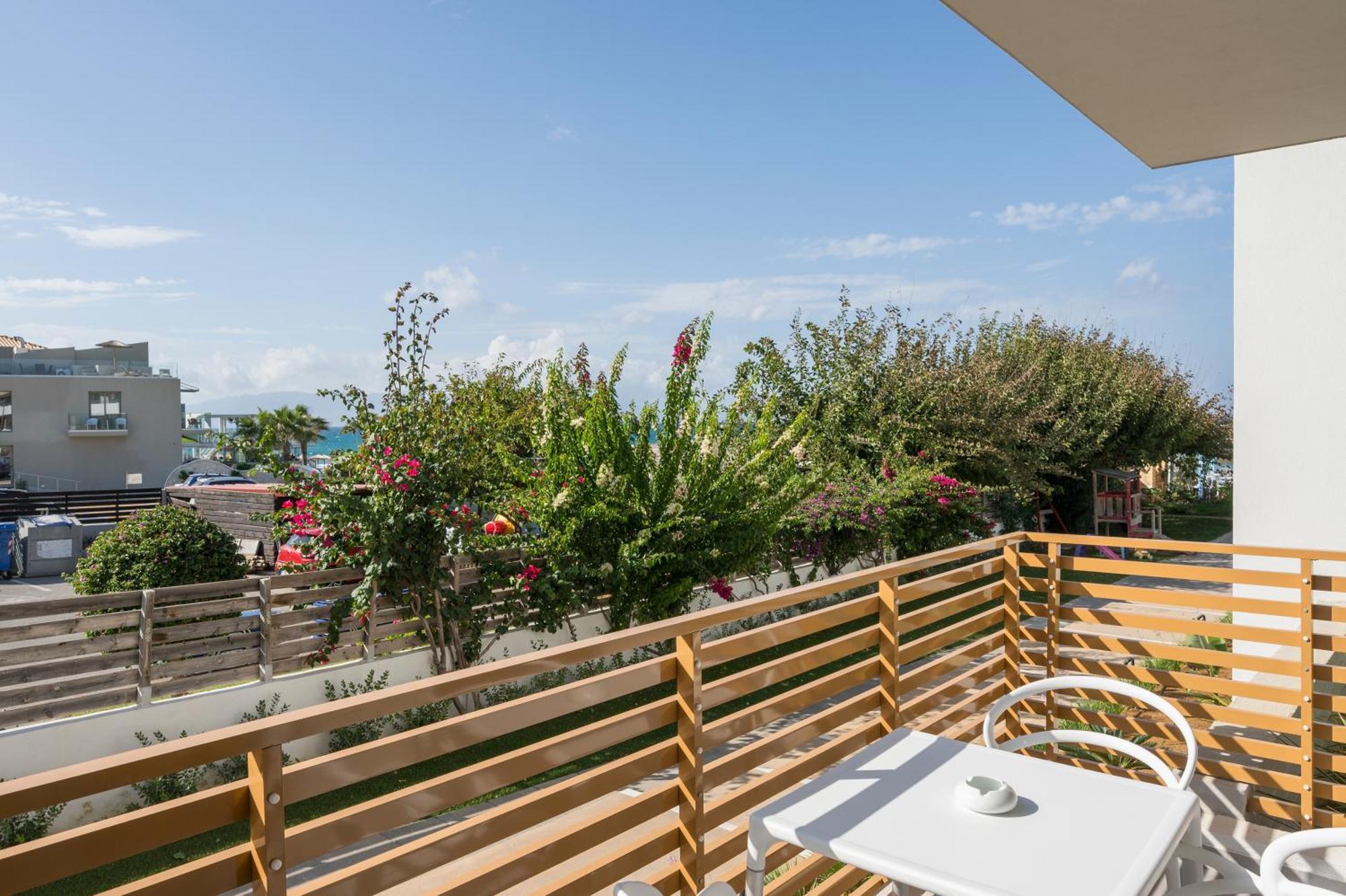 Ostrakon Suites Ajía Marína Kültér fotó